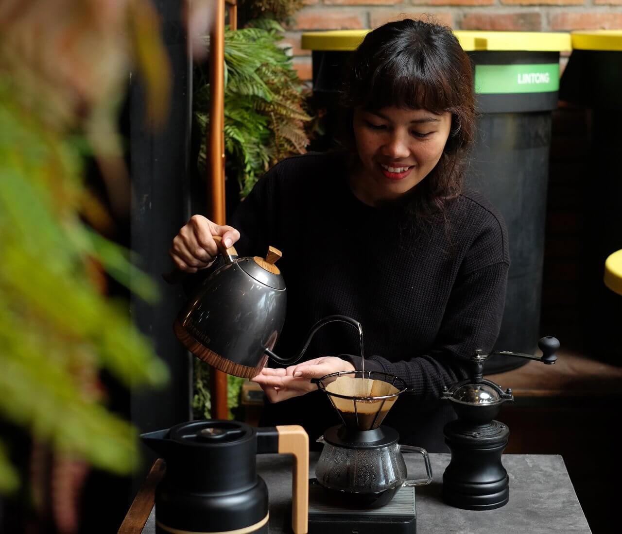 Pengalaman menyenangkan menjadi penulis kopi adalah bisa terkoneksi dengan banyak orang di industri kopi